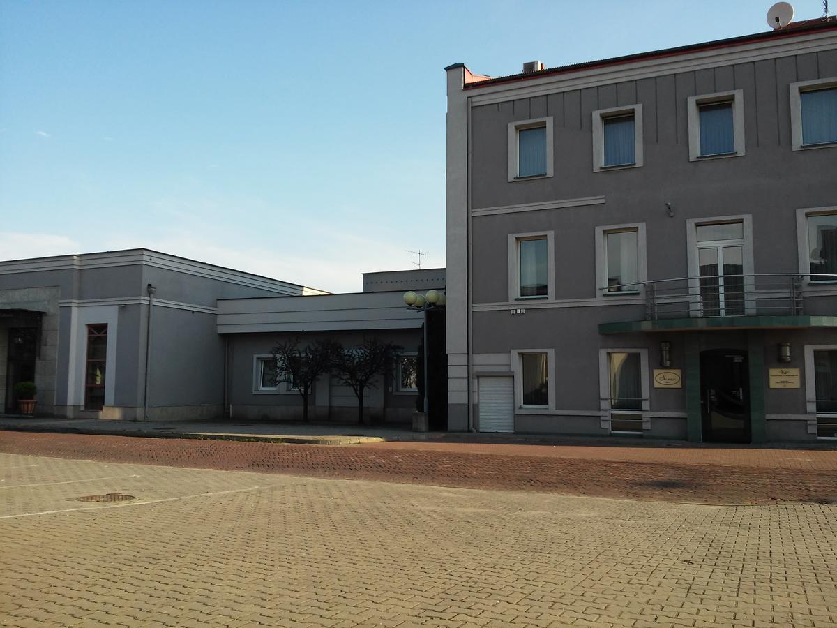 Hotel Sonex Czestochowa Bagian luar foto